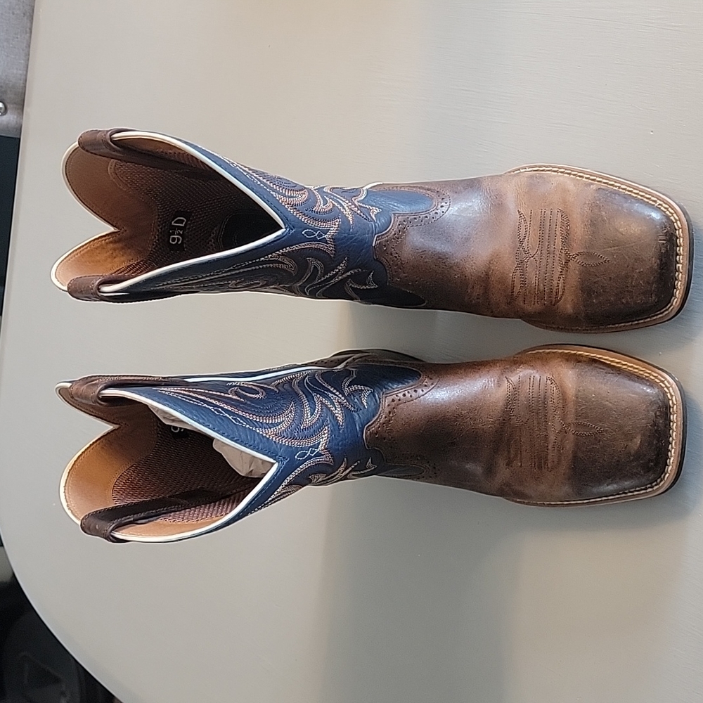 Men's Ariat boots size 9.5 brown with blue upper